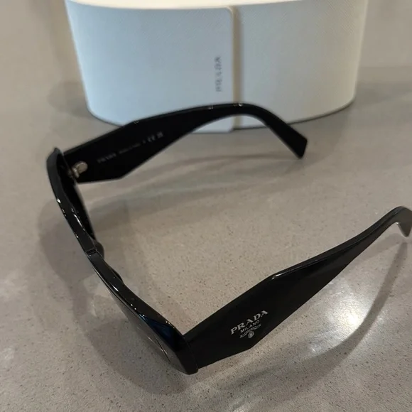 Prada Black Rectangular Sunglasses (never worn) Incl. case  display picture 3